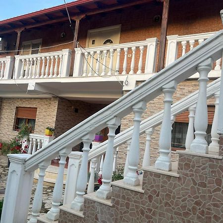 فندق Nori House فلورا المظهر الخارجي الصورة